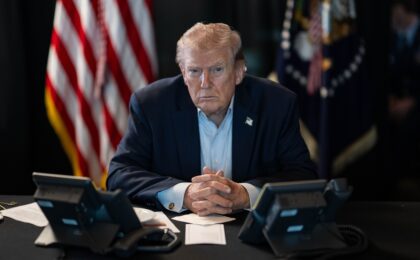 Trump annuncia dazi del 100%