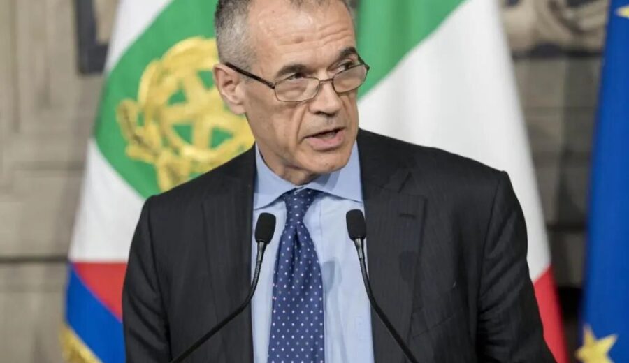 Carlo Cottarelli durante un intervento