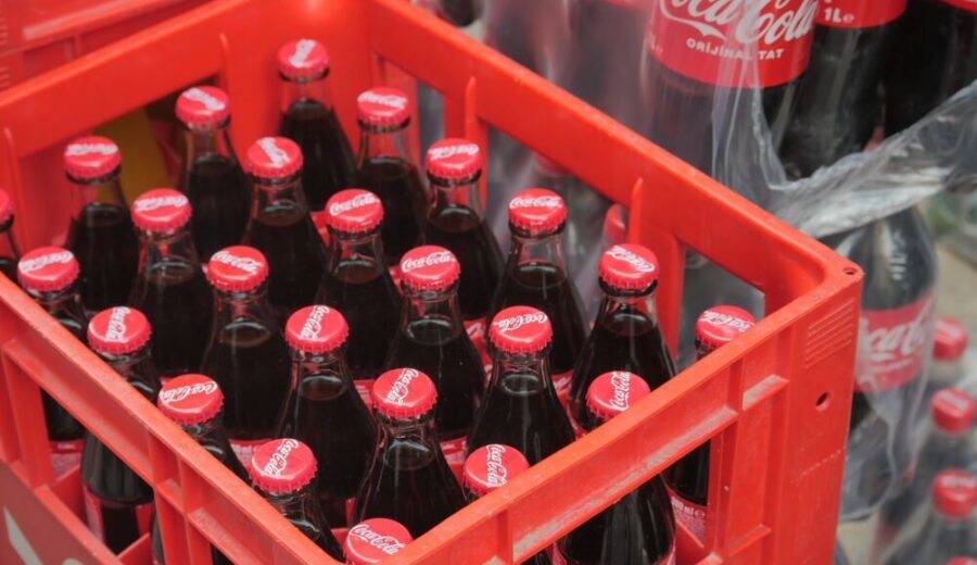 Logo di Coca-Cola con prodotti Fairlife