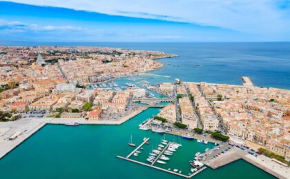 Sentinella Blu, barca confiscata trasformata in laboratorio galleggiante