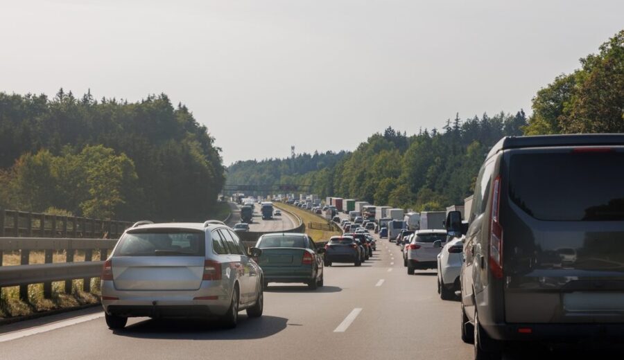 Traffico intenso sulle strade italiane per l'esodo estivo