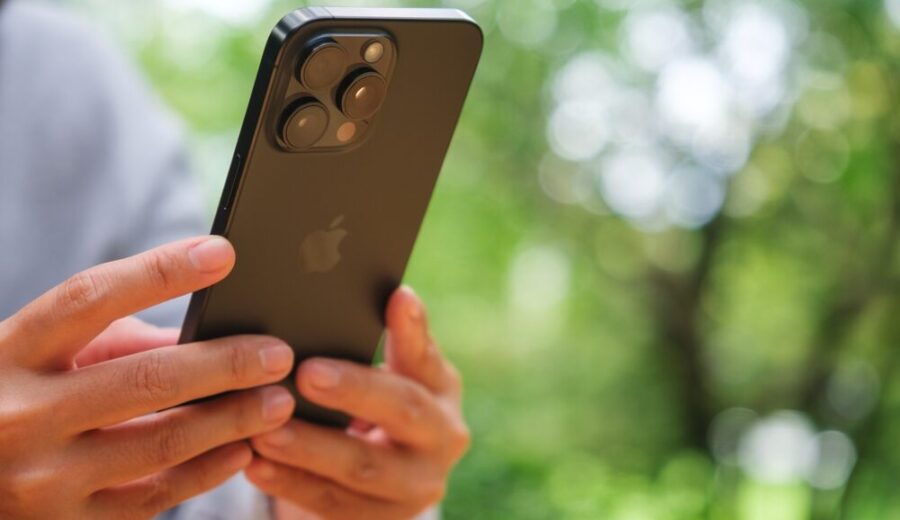 Demonstration of iPhone Duo animation on Galaxy Z Fold 8