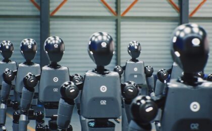 Robot postino bipede di Evri in fase di test